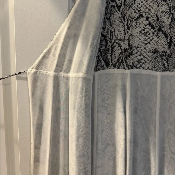 Elegant Snake Print Wrap Dress - Picture 8 of 8